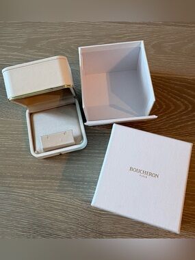 Boucheron White Earring Jewelry Box and gift box